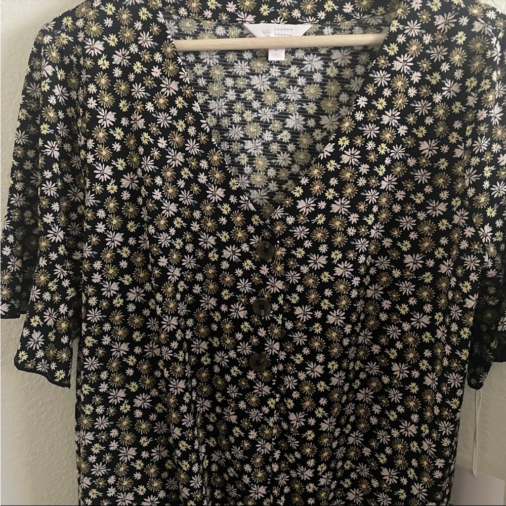 Lauren Conrad Button Front Ruffle Top - Large - Picture 2 of 10